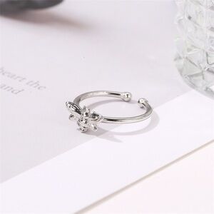 3/$30 🤍 Bumble Bee Ring